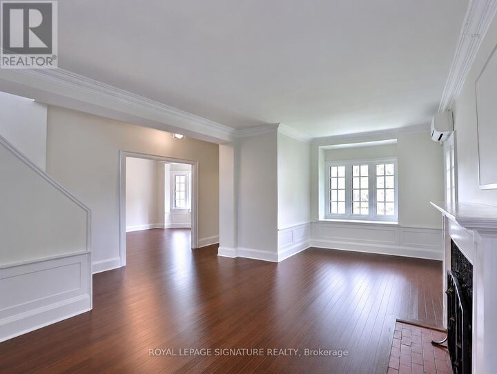 Property Photo:  195 Pinewood Avenue  ON M6C 2V8 