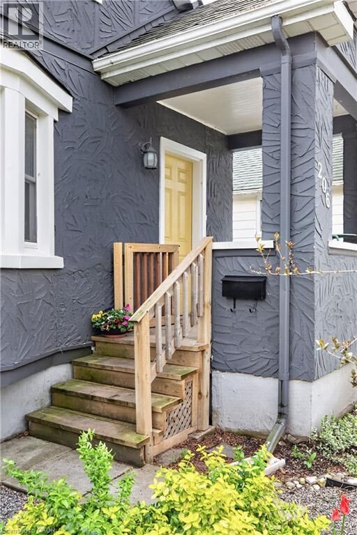 Property Photo:  206 York Street  ON L2R 6G4 