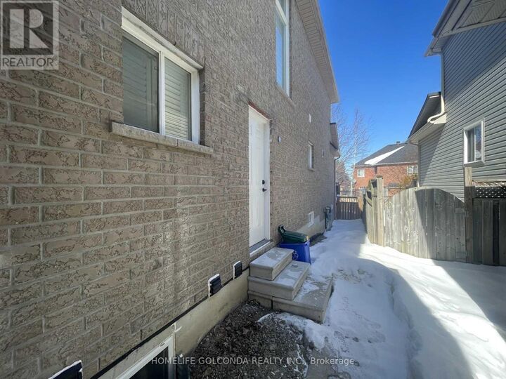 Property Photo:  66 Antique Drive  ON L4E 3X5 