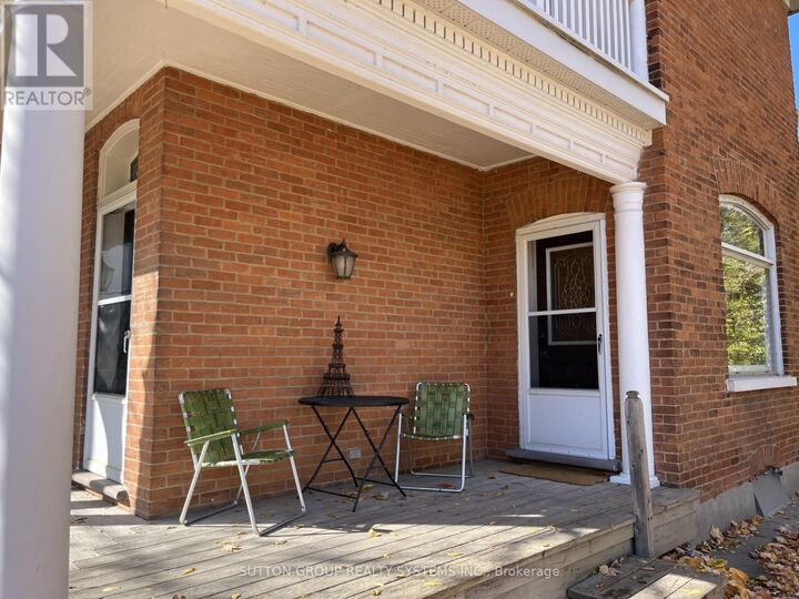 Property Photo:  58 Bruce Street South 1  ON N0H 2P0 