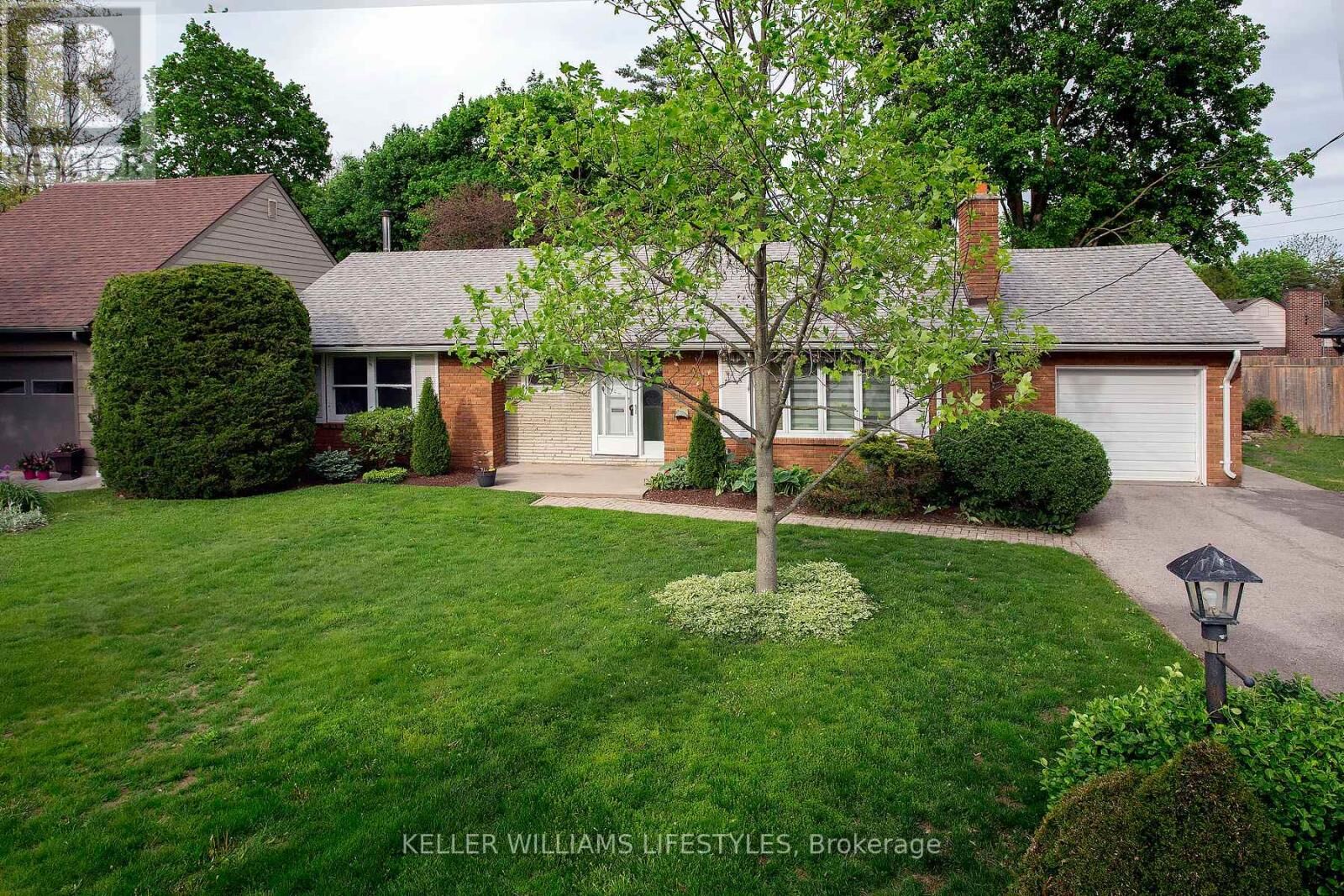 Property Photo:  423 East Mile Road  ON N6H 3K4 
