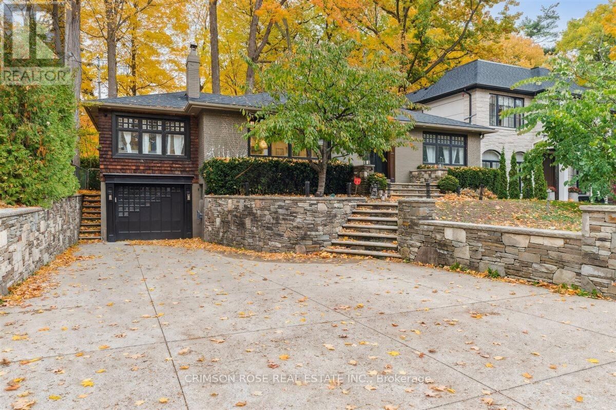 Property Photo:  89 Holyrood Avenue  ON L6K 2V4 