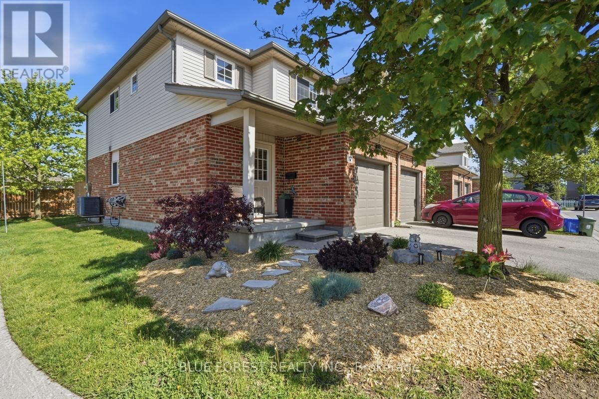 Property Photo:  1199 Reardon Boulevard 17  ON N6M 1H7 