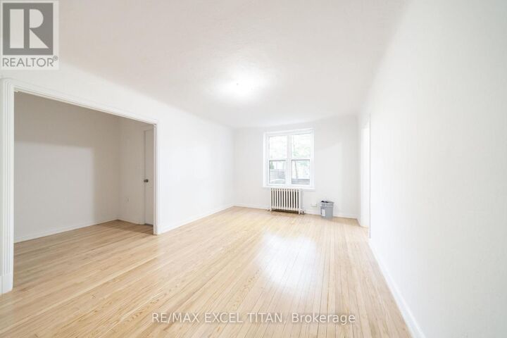 Property Photo:  8 Mallory Gardens 4  ON M4V 2A6 