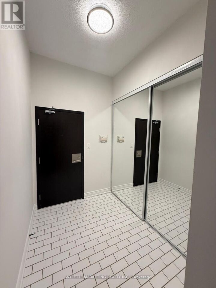 Property Photo:  25 The Esplanade 3022  ON M5E 1W5 