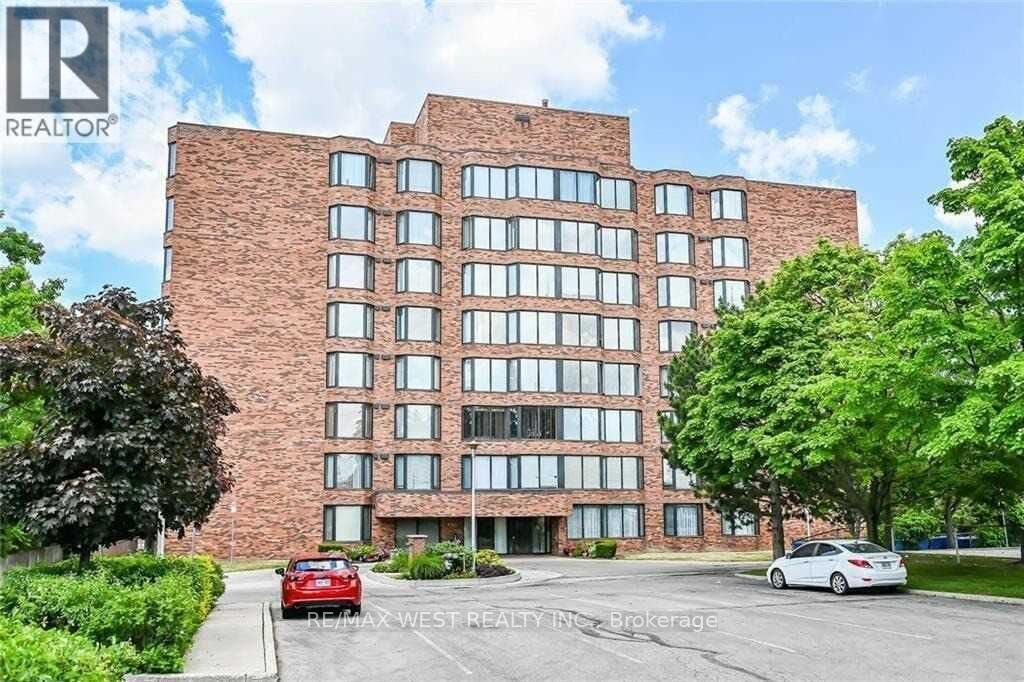 Property Photo: 200 Limeridge Road West 406 ON L9C 2V4