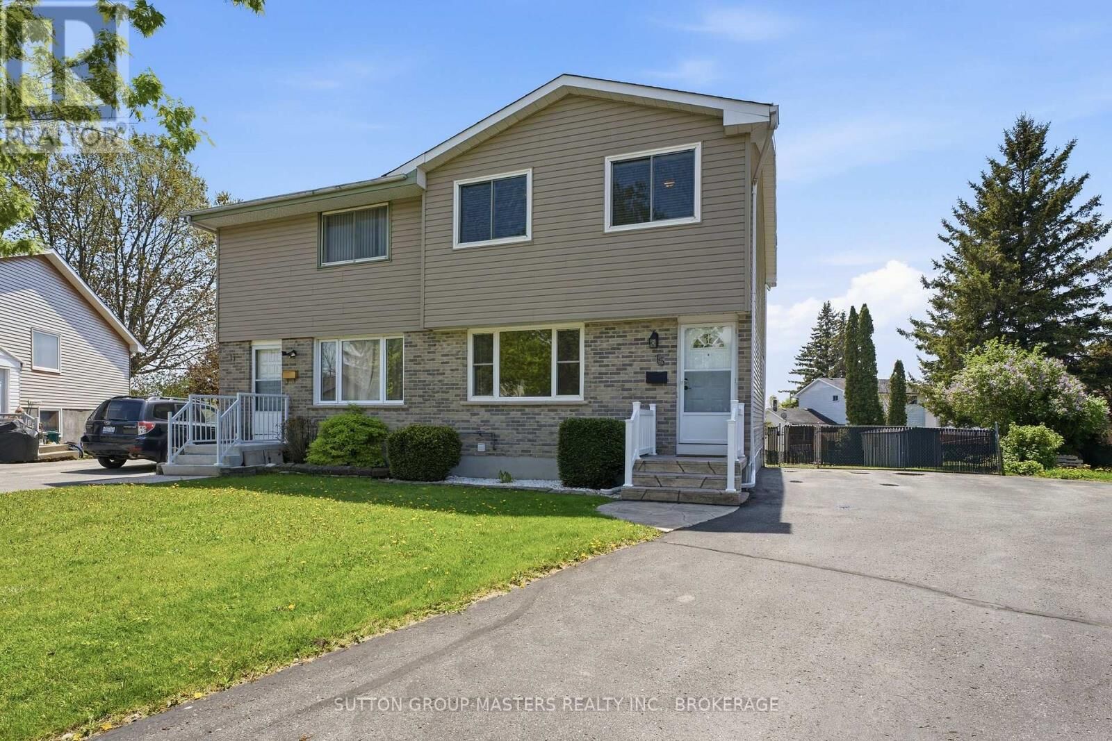 Property Photo:  15 Camden Court  ON K7K 5W6 