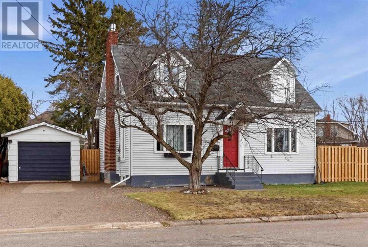 Property Photo: 32 Salisbury Ave ON P6B 1L7