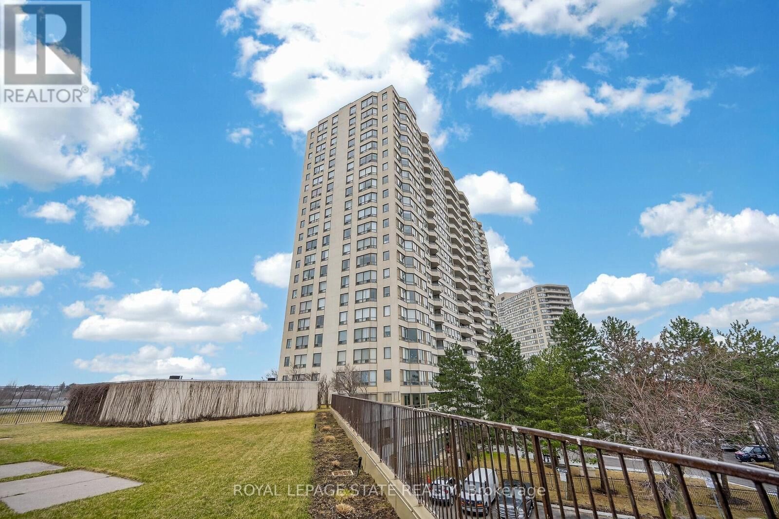 Property Photo:  3 Greystone Walk Drive 1918  ON M1K 5J4 