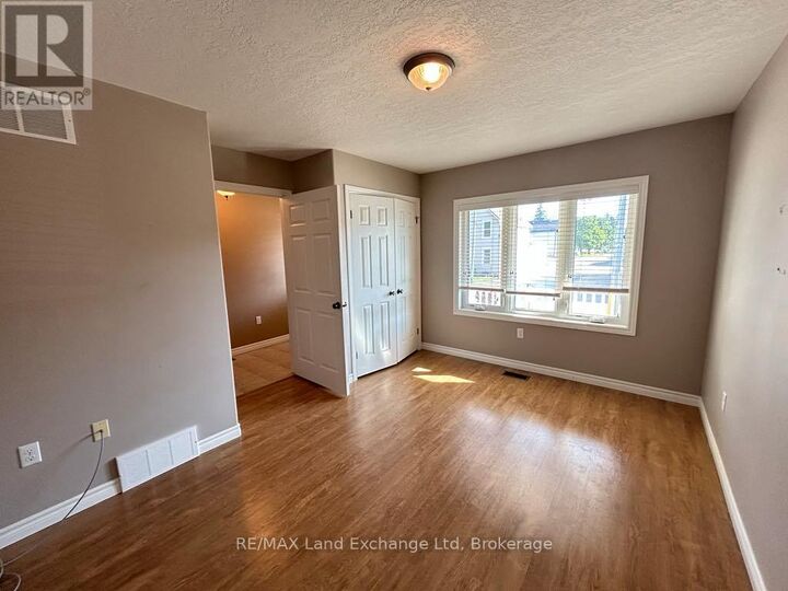 Property Photo:  32 Victoria Street West  ON N0G 2W0 