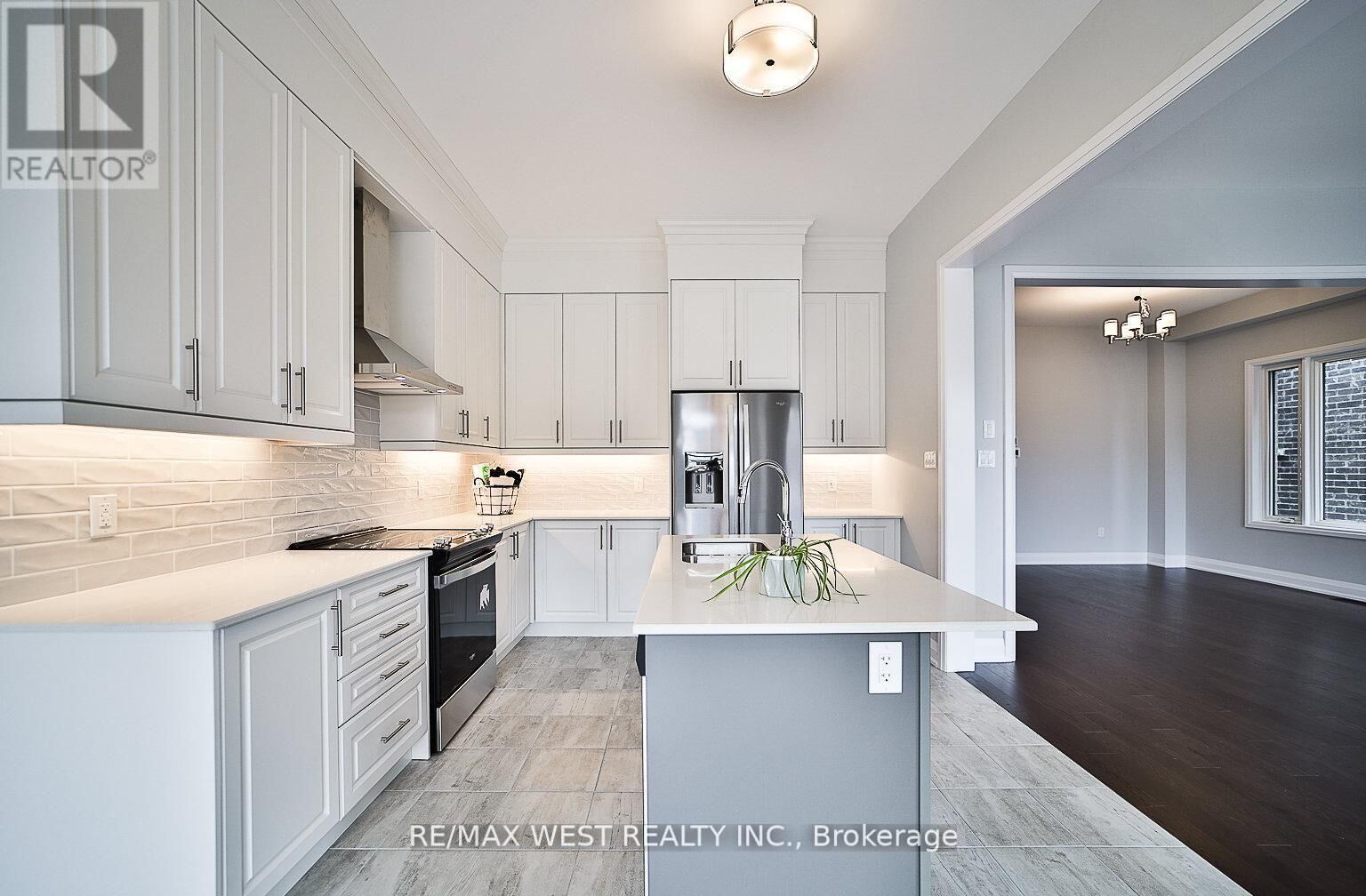 Property Photo: 14 Periwinkle Road East ON L0L 1Y3