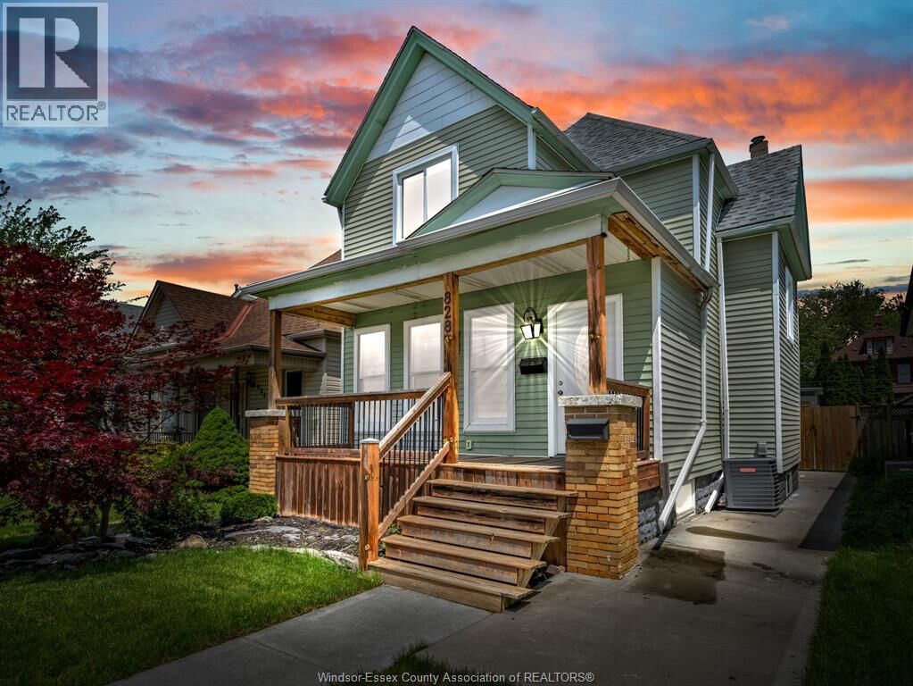 Property Photo:  828 Lincoln  ON N8Y 2H1 