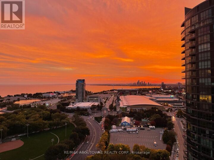 Property Photo:  215 Fort York Boulevard 3008  ON M5V 4A2 