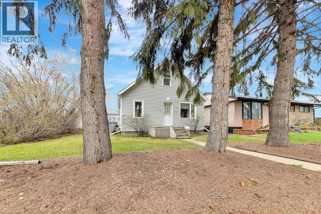 Property Photo: 5520 49 Street AB T9V 0L3