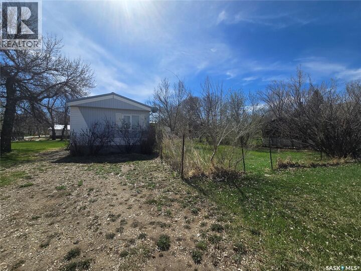 Property Photo:  212 Railway Avenue N  SK S0C 1N0 