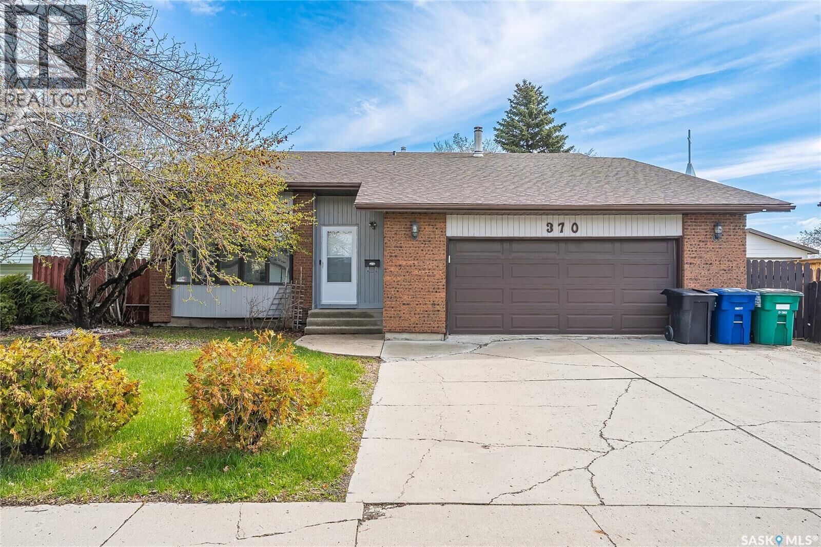 Property Photo:  370 Kellins Crescent  SK S7N 2X6 