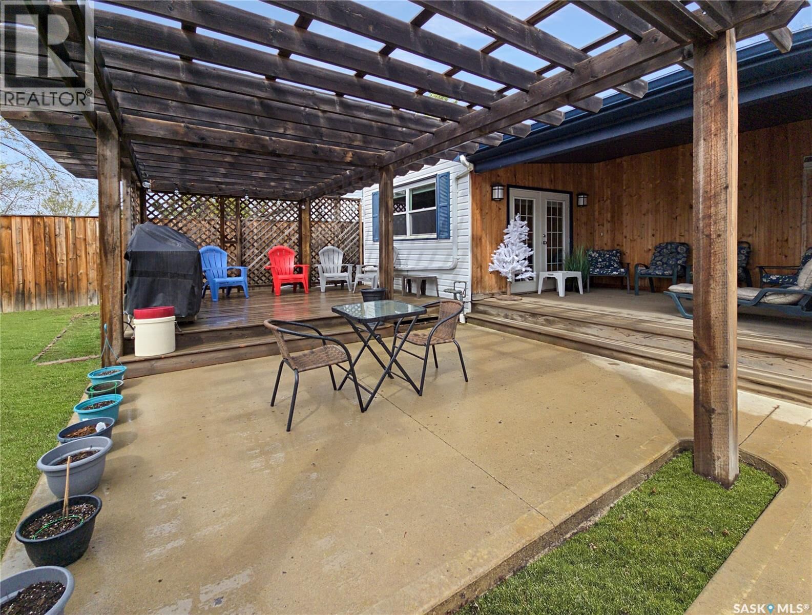 Property Photo: 1301 W Avenue N SK S7L 3J2