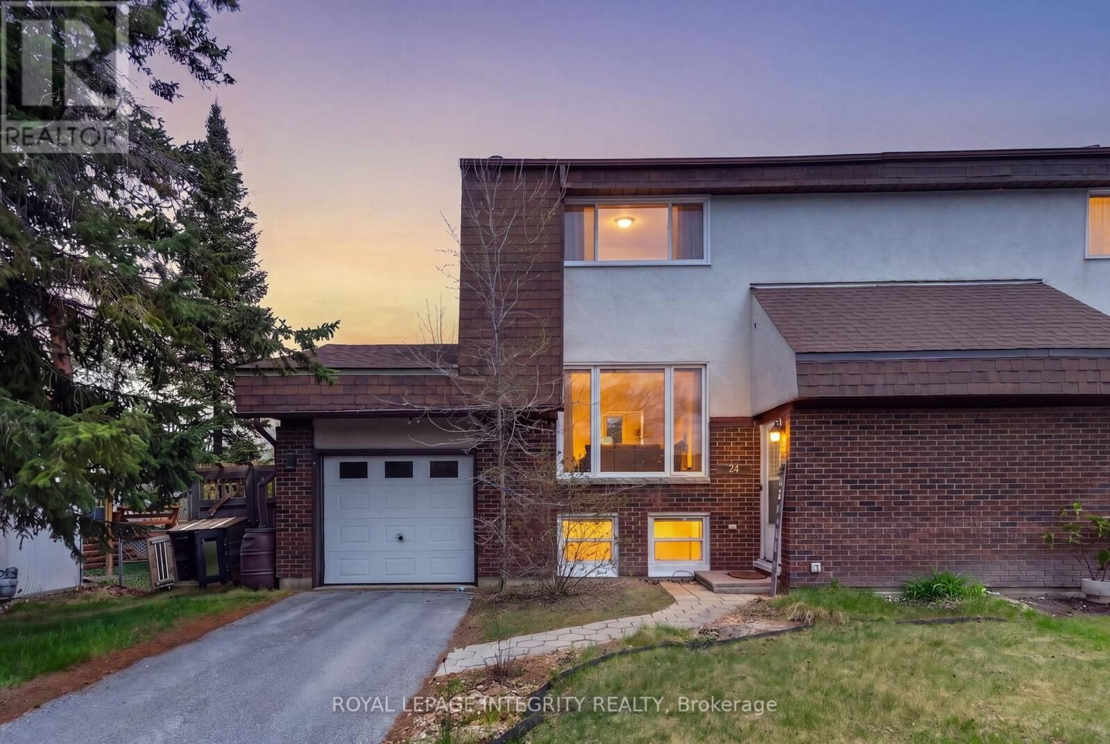 Property Photo:  24 Westcliffe Road  ON K2H 7X4 