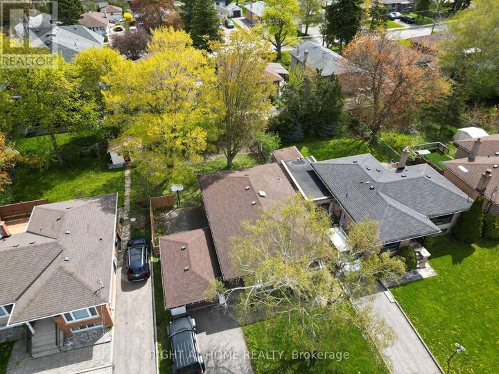 Property Photo:  27 Sussex Avenue  ON L4C 2E5 