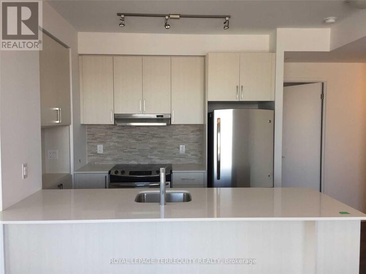 Property Photo:  2560 Eglinton Avenue West 1311  ON L5M 0Y3 