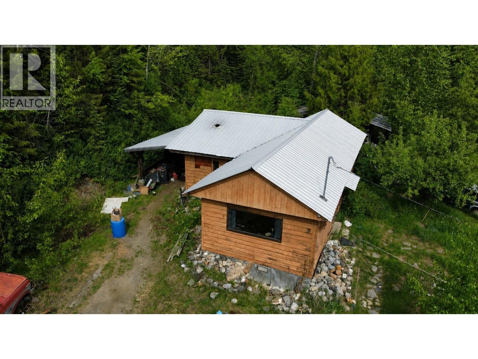Property Photo: 6348 Rosette Lake Road BC V0L 1N0