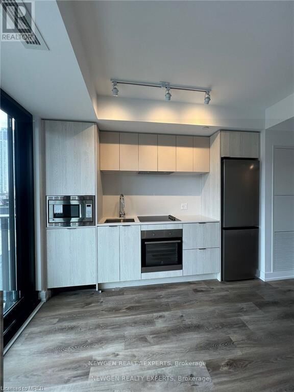 Property Photo:  1 Jarvis Street 504  ON L8R 3J2 
