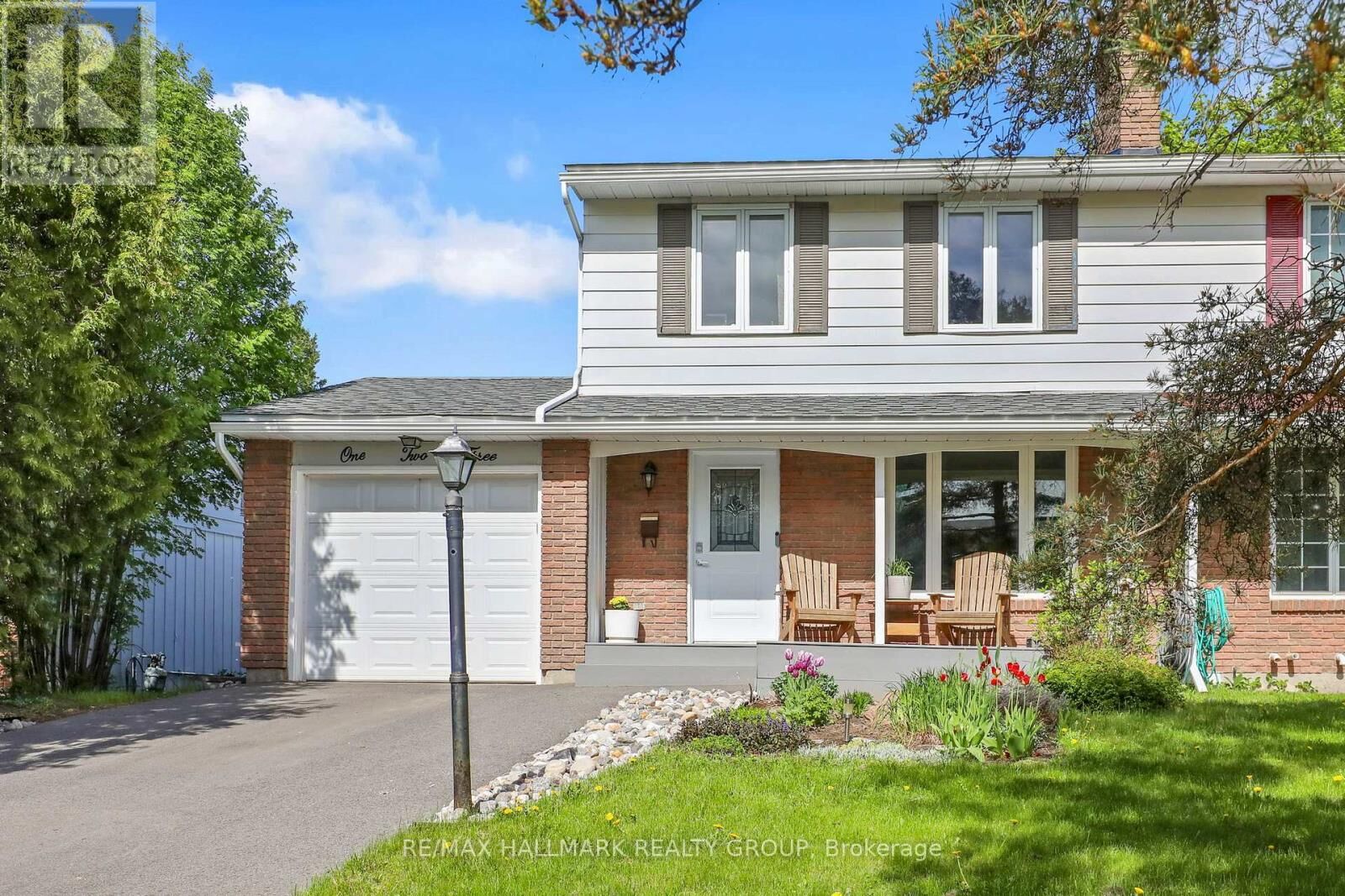 Property Photo: 123 McClellan Road ON K2H 5V7