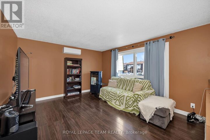 Property Photo: 23A Woodvale Green ON K2G 4H3