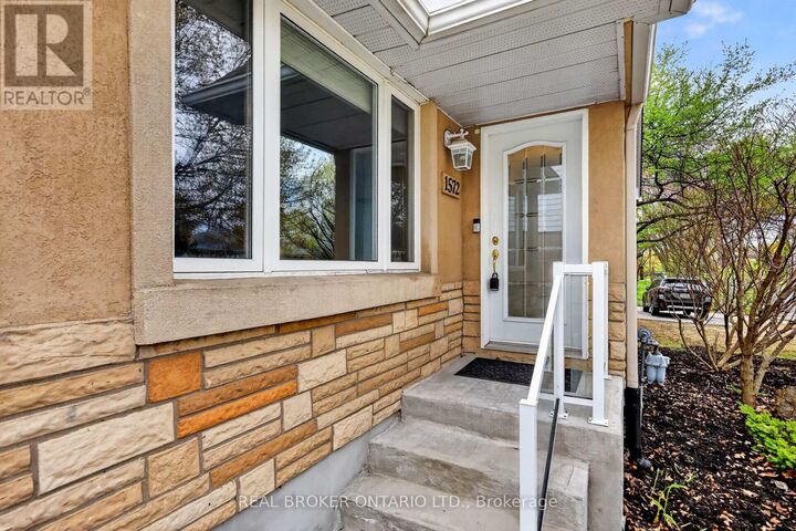 Property Photo:  1572 Dorion Avenue  ON K1G 0J6 