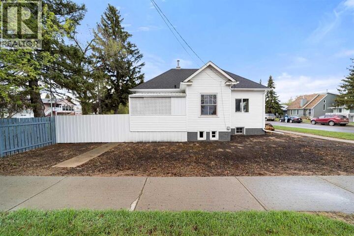 Property Photo:  5215 50 Avenue  AB T0B 2L0 