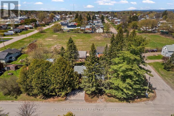 Property Photo:  612 Karen Street  ON K8A 4Y9 