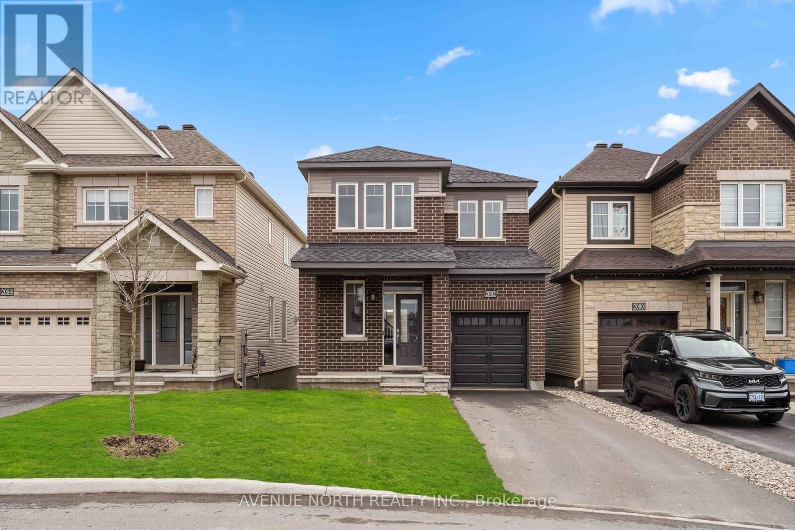 Property Photo:  2082 Caltra Crescent  ON K2J 6V4 