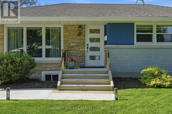 Property Photo:  11 Brucedale Avenue  ON L2M 2Z4 