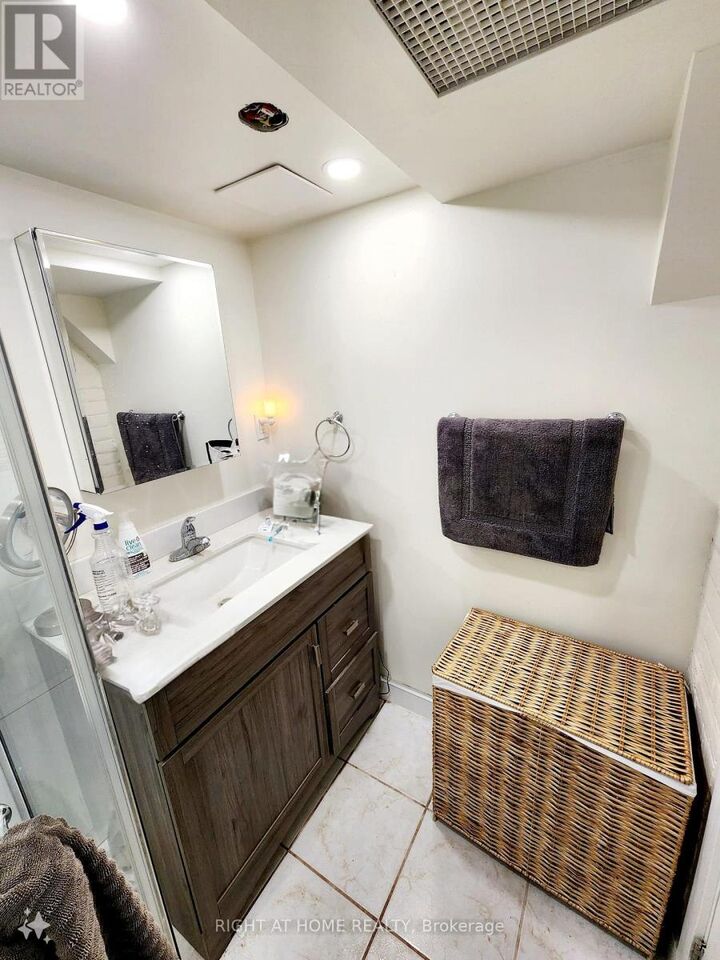 Property Photo: 32 High Park Blvd Boulevard Unit B2 ON M6R 1M7