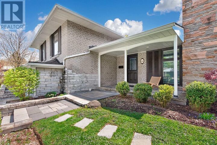 Property Photo:  64 Ravensbourne Crescent  ON M9A 2A8 