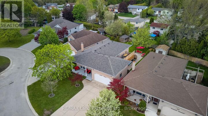 Property Photo:  536 Evergreen Court  ON N2Z 1V3 