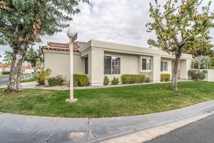 Property Photo:  43954 Vía Granada  CA 92211 