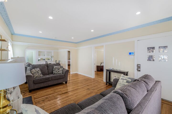 Property Photo:  6007 San Pablo Ave  CA 94608 