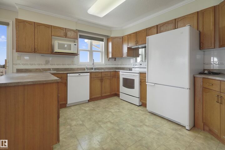 Property Photo: 8315 83 Street NW 506 AB T6C 4R8