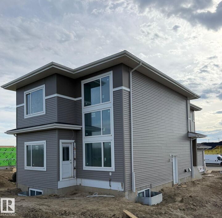 Property Photo:  1129 Starling Drive NW  AB T5S 0V4 