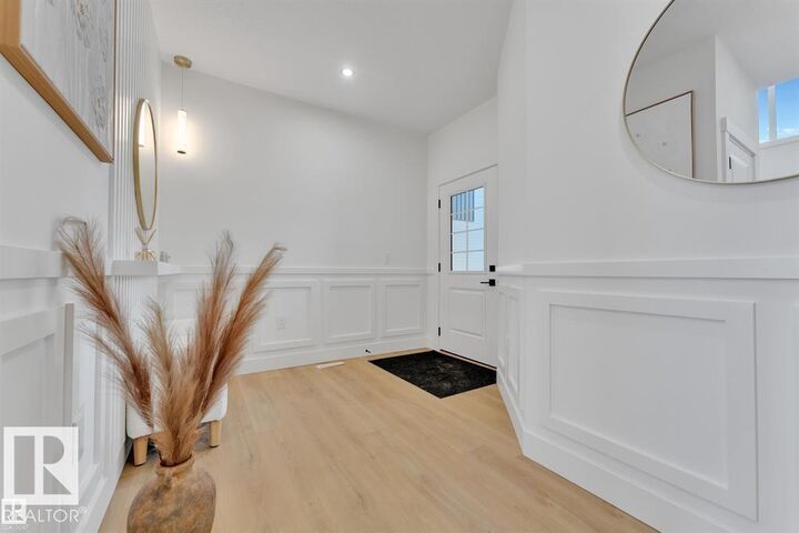 Photo de la propriété:  1129 Starling Drive NW  AB T5S 0V4 