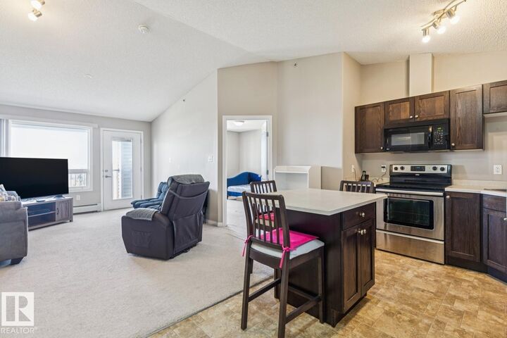 Property Photo: 7327 South Terwillegar Drive NW 7419 AB T6R 0L8