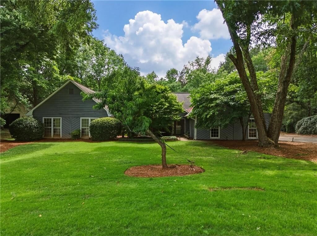 Property Photo:  555 Saddle Creek Circle  GA 30076 
