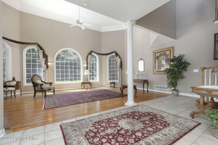 Property Photo:  2619 Alia Cir  KY 40222 