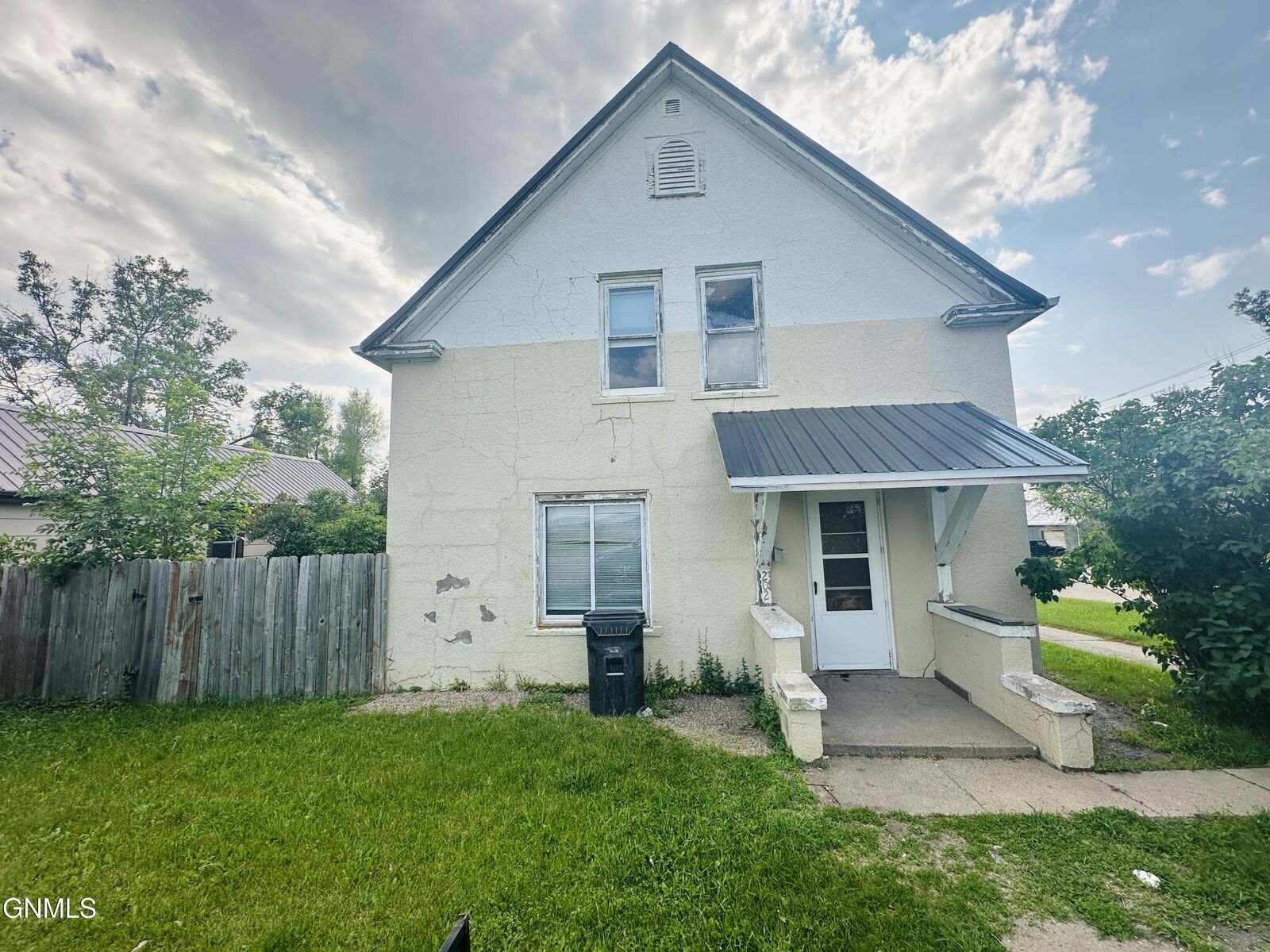 Property Photo:  202 8th Avenue SE  ND 58401 