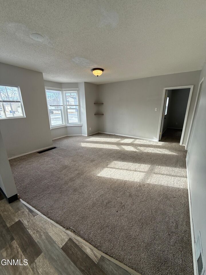 Property Photo:  112 7th Street NW  ND 58401 