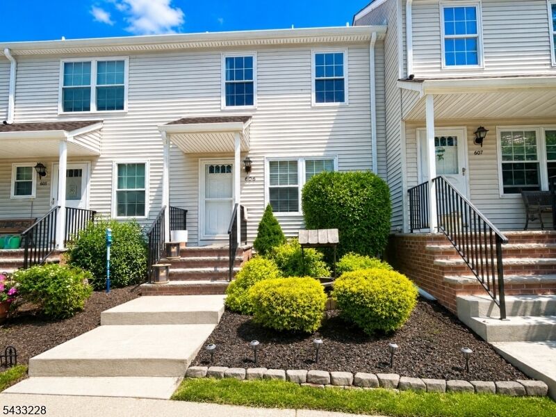 Property Photo:  606 Wedgewood Circle  NJ 08822 