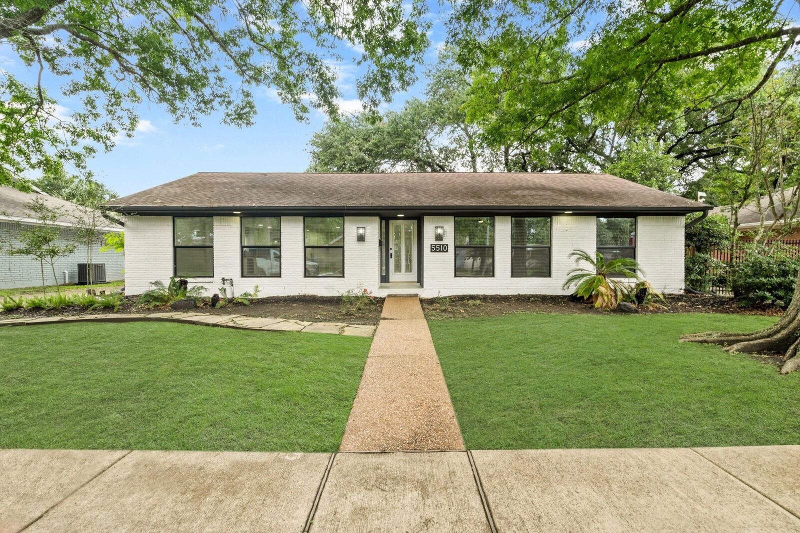 Property Photo: 5510 Braesvalley Drive TX 77096
