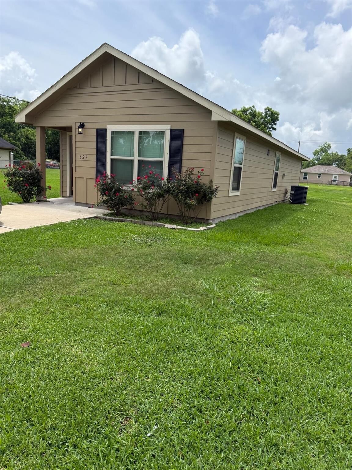 Property Photo:  627 W Live Oak Street  TX 77515 