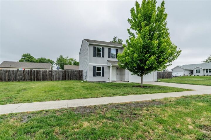 Property Photo:  2210 Sunflower Street  IA 50220 